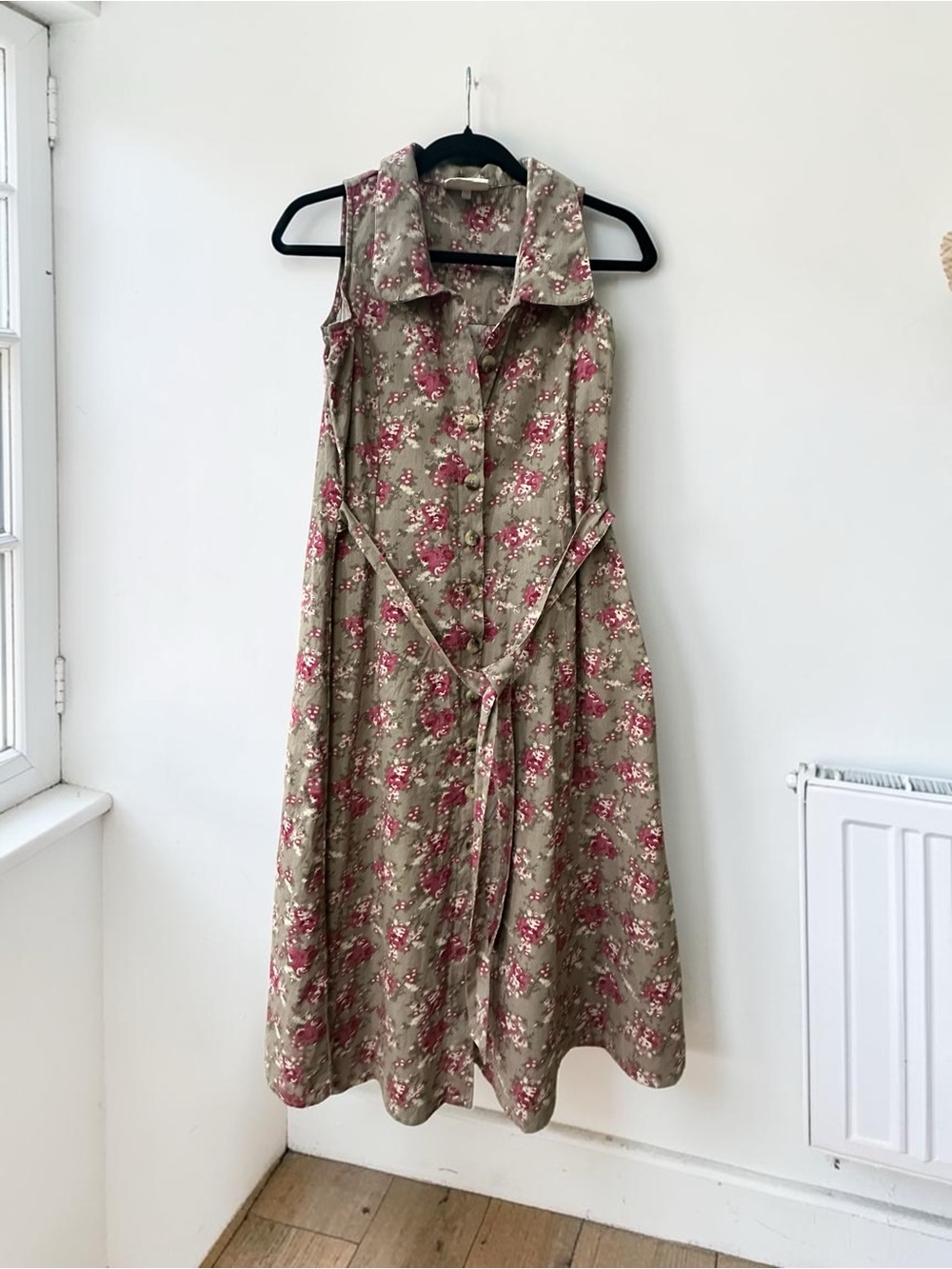 Bombay Paisley Linen Blend Midi Dress
Beige/Floral Size: Small